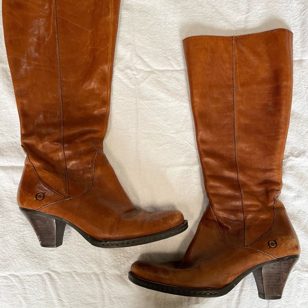 Gorgeous pair of leather Born riding style boots